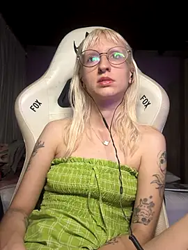 bunnydark00 online show from November 6, 2025, 12:55 am