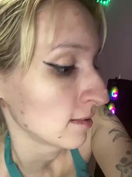 bunnydark00 online show from January 6, 2026, 5:11 am