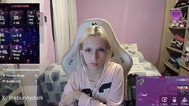 bunnydark00 online show from April 28, 2026, 2:27 am