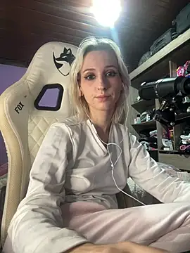 bunnydark00 online show from June 6, 2026, 5:01 am