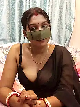 Queen Dolly online show from March 18, 2025, 6:04 pm