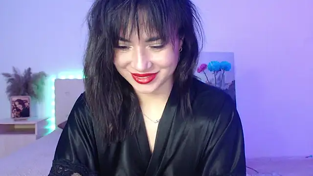 Snapshot of RoxannePure chatting on October 28, 2025, 4:27 am RoxannePure online show from October 28, 2025, 4:27 am