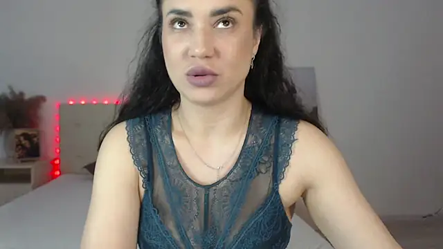 Snapshot of RoxannePure chatting on April 29, 2026, 3:54 am RoxannePure online show from April 29, 2026, 3:54 am