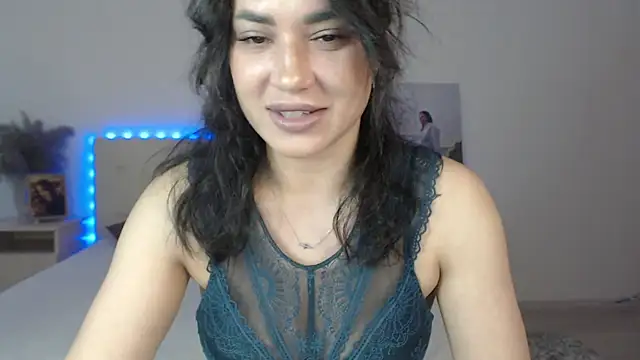 Snapshot of RoxannePure chatting on May 5, 2026, 3:47 am RoxannePure online show from May 5, 2026, 3:47 am