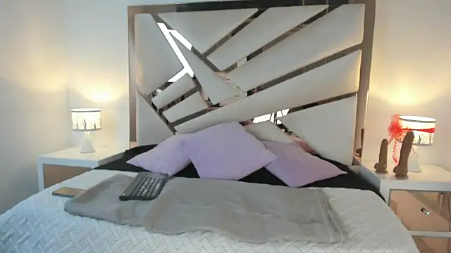 Naughty  Mom online show from December 29, 2024, 7:06 am