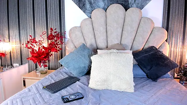 Naughty  Mom online show from January 6, 2026, 12:42 pm