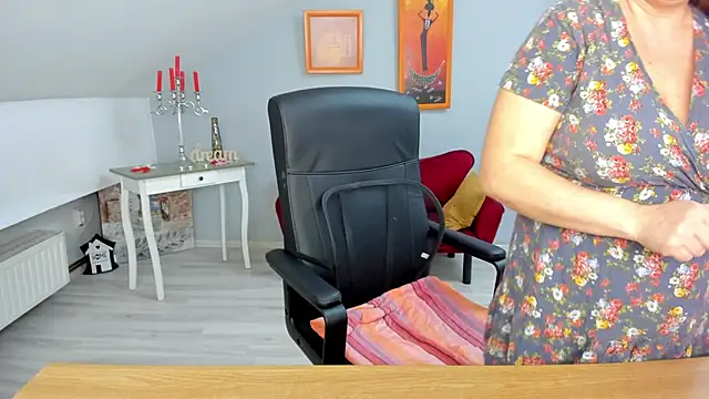 LollaGirl online show from March 4, 2025, 4:27 am