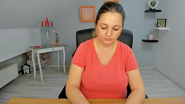 LollaGirl online show from March 5, 2025, 4:13 am