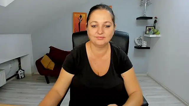 LollaGirl online show from September 24, 2025, 3:21 am