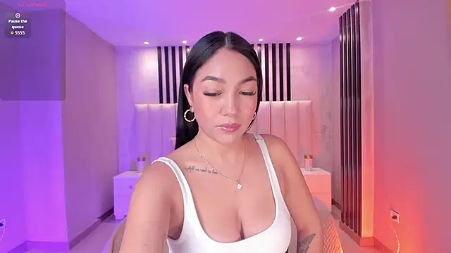 Snapshot of RossieRhoades chatting on October 3, 2025, 7:22 pm RossieRhoades online show from October 3, 2025, 7:22 pm