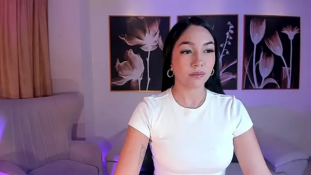 Snapshot of RossieRhoades chatting on October 18, 2025, 12:06 pm RossieRhoades online show from October 18, 2025, 12:06 pm