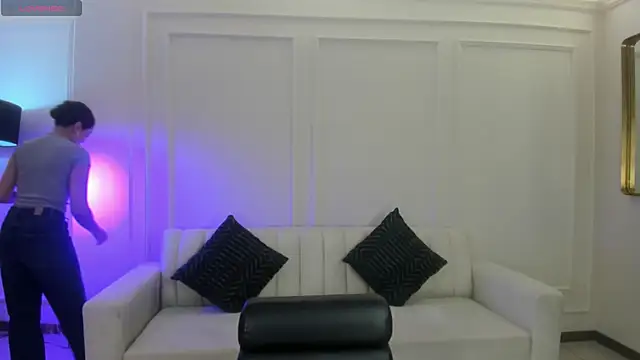 Snapshot of RossieRhoades chatting on October 28, 2025, 1:47 pm RossieRhoades online show from October 28, 2025, 1:47 pm