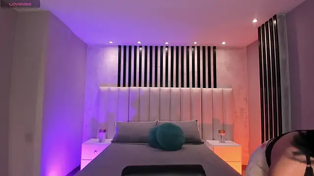 Snapshot of RossieRhoades chatting on November 4, 2025, 8:30 pm RossieRhoades online show from November 4, 2025, 8:30 pm