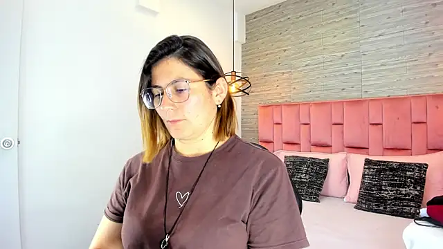 Snapshot of SarahDeyvis chatting on September 29, 2025, 7:40 pm SarahDeyvis online show from September 29, 2025, 7:40 pm