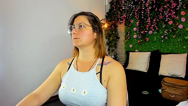 SarahDeyvis online show from November 8, 2025, 2:39 pm