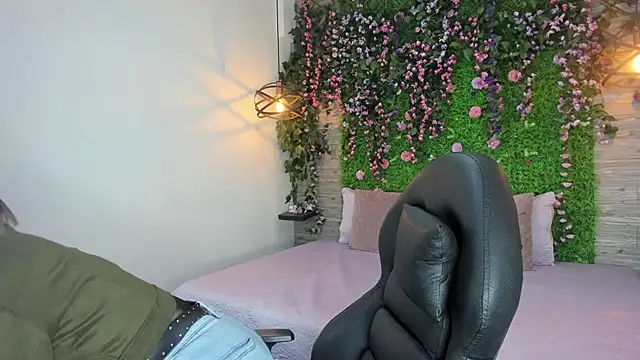 SarahDeyvis online show from February 21, 2026, 4:08 pm