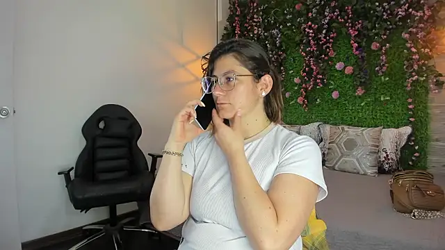 SarahDeyvis online show from March 11, 2026, 1:39 pm