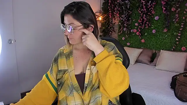 SarahDeyvis online show from March 19, 2026, 3:21 am