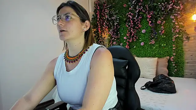 SarahDeyvis online show from March 21, 2026, 3:22 am