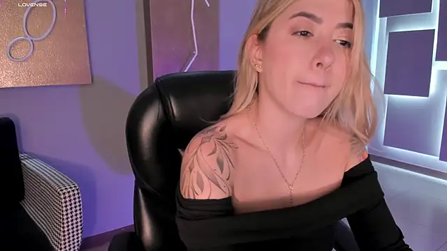 EveBensonX online show from November 10, 2025, 12:37 pm