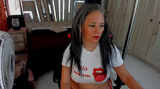 cute sassy online show from December 29, 2024, 3:24 pm