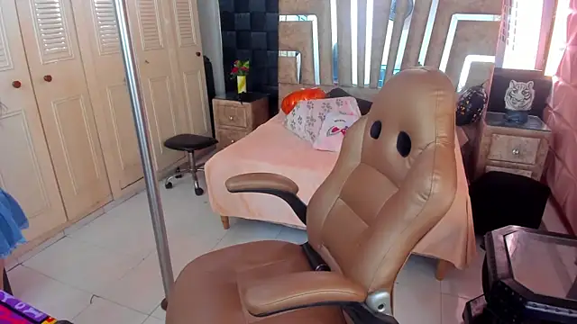 Snapshot of cute_sassy chatting on October 21, 2025, 5:35 pm cute sassy online show from October 21, 2025, 5:35 pm