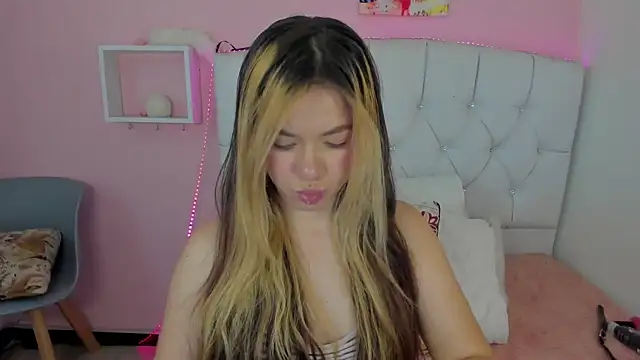 18candys online show from April 28, 2026, 12:32 pm