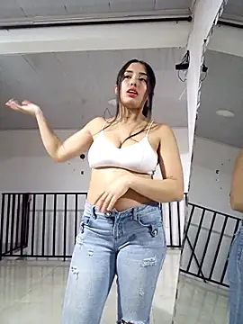 Snapshot of Sofia_888 chatting on November 5, 2025, 2:33 am Sofia 888 online show from November 5, 2025, 2:33 am