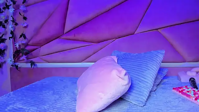 luna miler  online show from October 29, 2025, 2:58 am