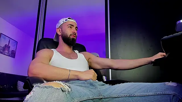 MichaelMasterss online show from February 26, 2025, 6:47 am