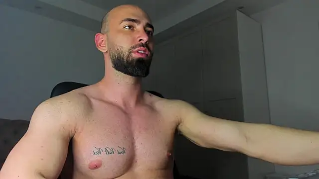 MichaelMasterss online show from April 24, 2026, 8:33 pm