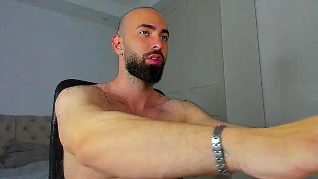 MichaelMasterss online show from May 7, 2026, 7:41 pm