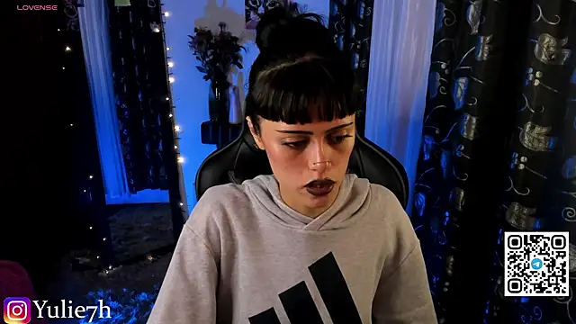  Jessy Moon  online show from August 1, 2026, 11:58 pm