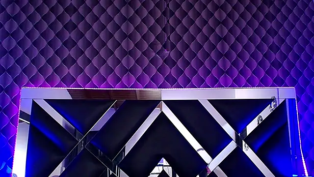 victoriaa lee  online show from September 24, 2025, 7:28 pm