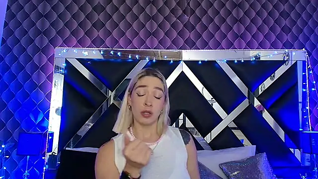 Snapshot of victoriaa_lee_ chatting on March 24, 2026, 7:52 pm victoriaa lee online show from March 24, 2026, 7:52 pm