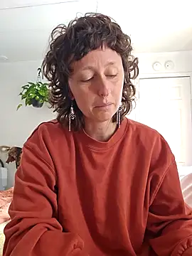 mossy kiss online show from February 1, 2026, 3:32 pm