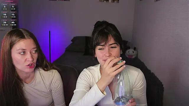 Snapshot of Mari___Anna chatting on October 24, 2025, 4:42 am Mari   Anna online show from October 24, 2025, 4:42 am