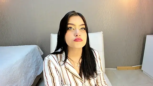 Alexa Thaylor  online show from December 20, 2024, 1:54 pm