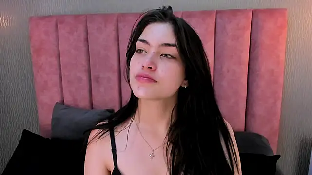 Alexa Thaylor  online show from November 20, 2025, 3:01 pm