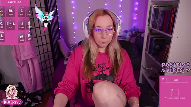 Snapshot of JustKerry chatting on October 24, 2025, 8:44 am JustKerry online show from October 24, 2025, 8:44 am