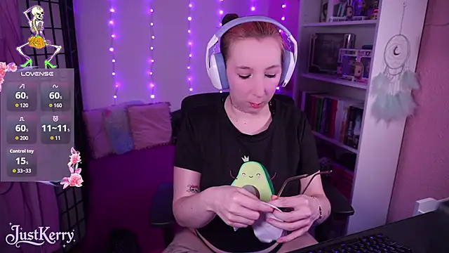 Snapshot of JustKerry chatting on October 26, 2025, 9:04 am JustKerry online show from October 26, 2025, 9:04 am