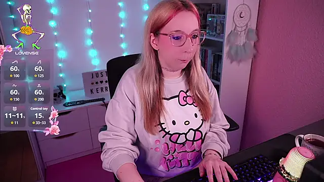 Snapshot of JustKerry chatting on October 28, 2025, 9:35 am JustKerry online show from October 28, 2025, 9:35 am