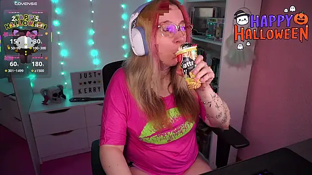 Snapshot of JustKerry chatting on October 31, 2025, 8:26 am JustKerry online show from October 31, 2025, 8:26 am