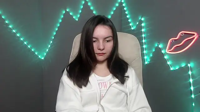 JasmineAsha online show from March 4, 2026, 7:58 am