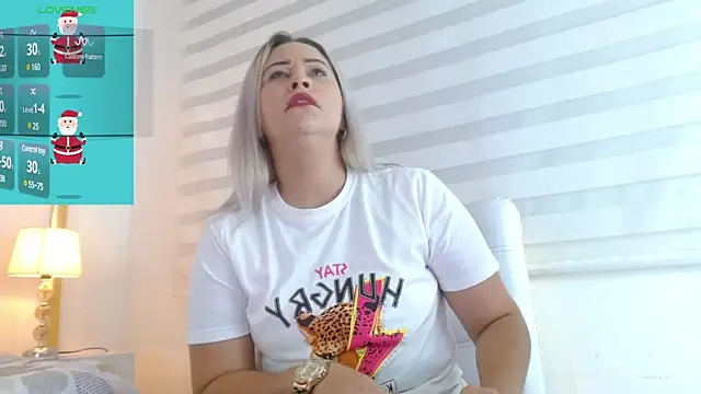 WANDAFOXX1 online show from December 22, 2024, 3:11 am