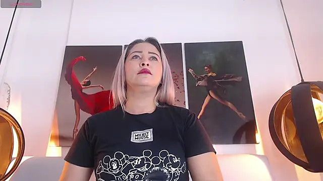 WANDAFOXX1 online show from December 24, 2024, 4:11 am