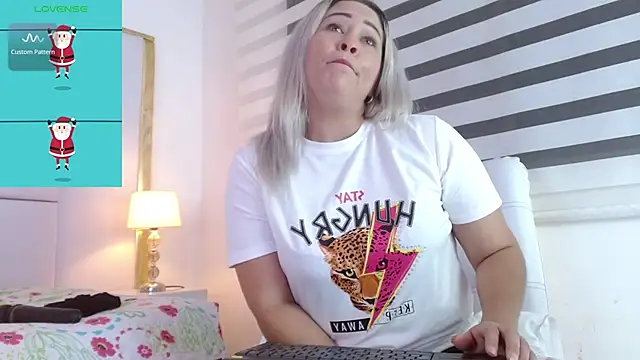 WANDAFOXX1 online show from January 8, 2025, 1:00 am