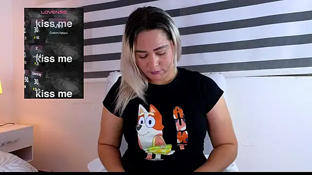 WANDAFOXX1 online show from January 30, 2025, 4:06 am