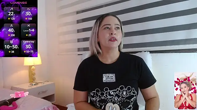 WANDAFOXX1 online show from February 19, 2025, 2:55 am