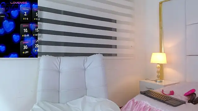 WANDAFOXX1 online show from February 23, 2025, 4:07 am